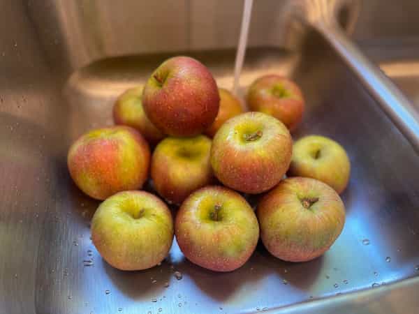washed apples