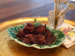 Cocktail Meatballs with Spiced Cranberry Sauce