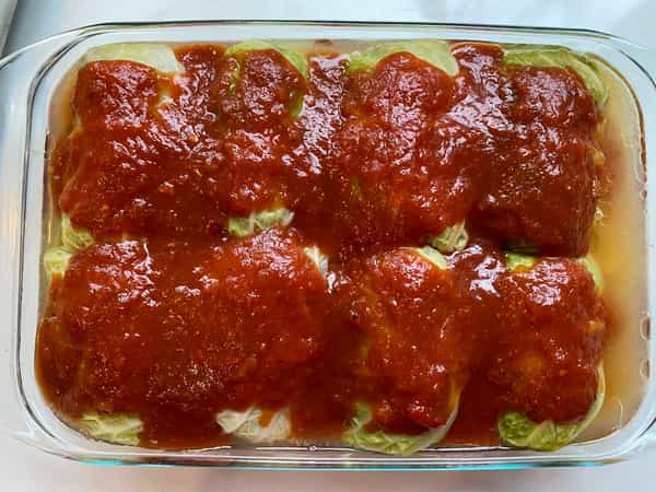 Cabbage rolls with tomato sauce
